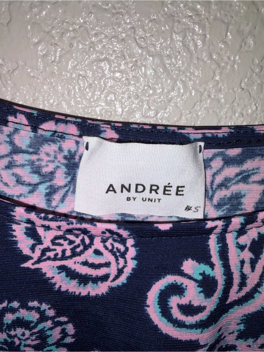 NWOT Andree By Unit “The Lilly Paisley Blouse” Navy💙 w/Bright Blue🩵&Pink🩷 Small - Picture 3 of 8